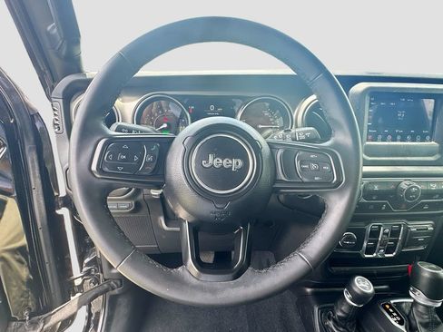 Used 2023 Jeep Wrangler Unlimited w/ Convenience Group AWD/4WD image 12