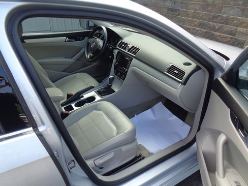 Used 2013 Volkswagen Passat 2.5 SE image 13