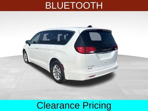 Used 2023 Chrysler Voyager LX FWD image 5