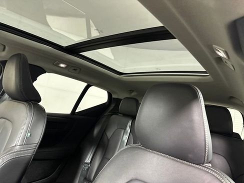 Used 2024 Volvo XC40 B5 Core image 12