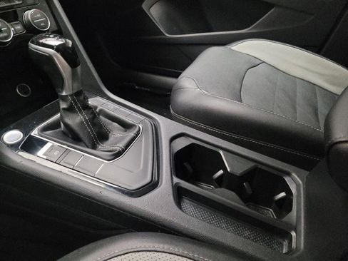 Used 2022 Volkswagen Taos SEL w/ Panoramic Sunroof Package FWD image 26