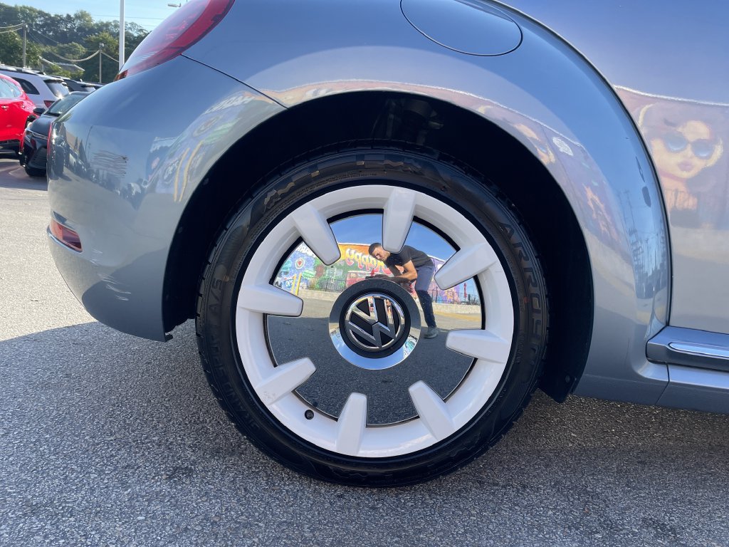 Used 2019 Volkswagen Beetle 2.0T Final Edition SEL FWD image 12
