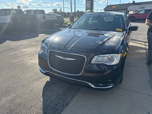 Used 2015 Chrysler 300 Limited w/ 300 Premium Group RWD image 2