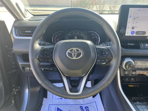 Used 2023 Toyota RAV4 XLE Premium image 6