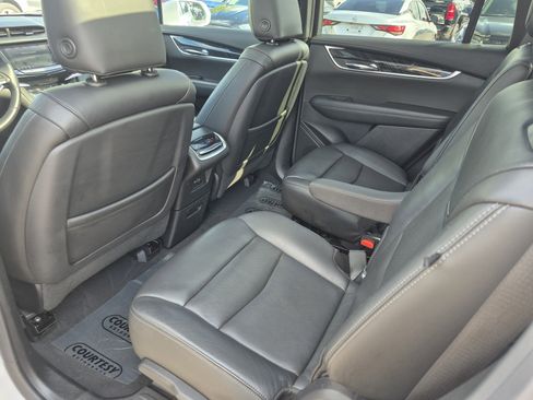 Used 2020 Cadillac XT6 Premium Luxury FWD image 19