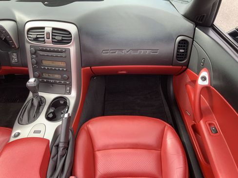 Used 2005 Chevrolet Corvette Convertible w/ Preferred Equipment Group RWD image 40