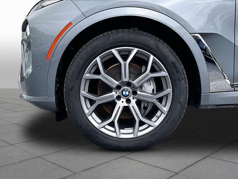 Certified 2025 BMW X7 xDrive40i w/ Premium Package AWD/4WD image 11