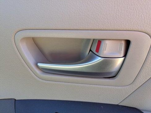 Used 2015 Toyota Sienna LE image 33