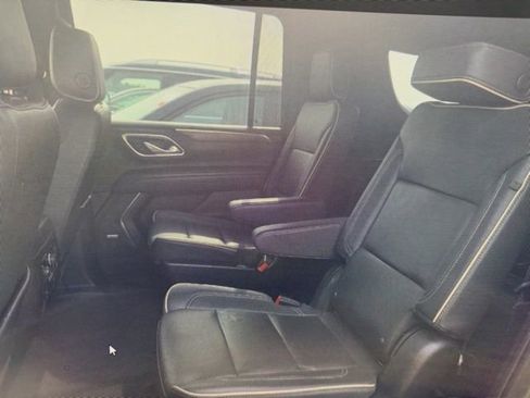 Used 2023 Chevrolet Suburban Premier image 4