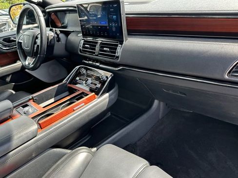 Used 2022 Lincoln Navigator Reserve image 10