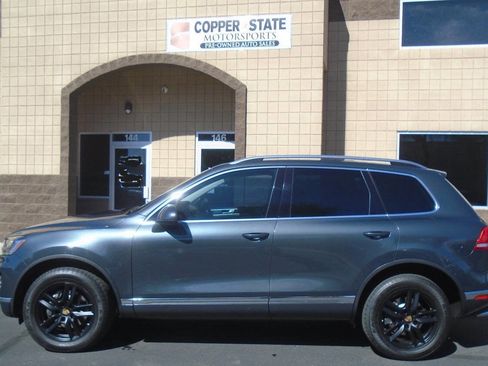 Used 2016 Volkswagen Touareg TDI image 5