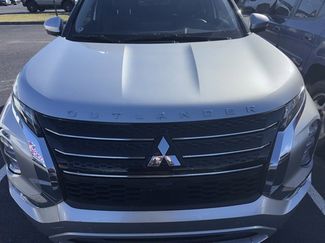 Used 2024 Mitsubishi Outlander SE video 2