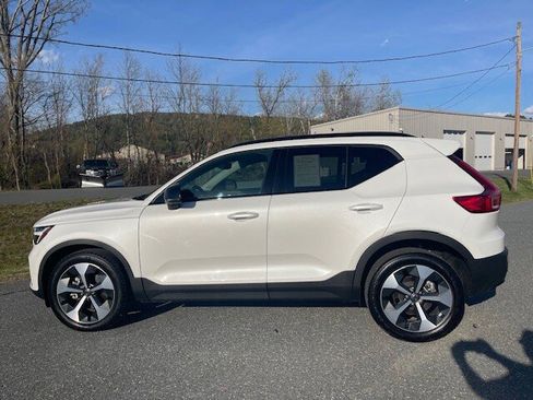 Used 2025 Volvo XC40 B5 Plus w/ Protection Package Premier AWD/4WD image 3