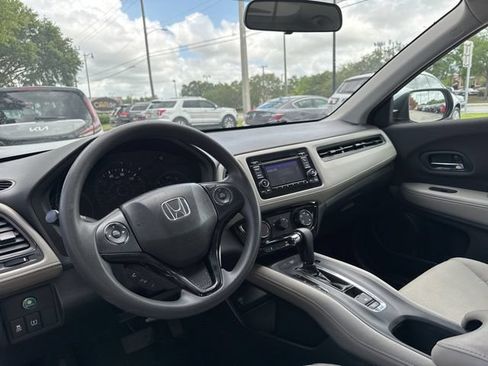 Used 2020 Honda HR-V LX image 24