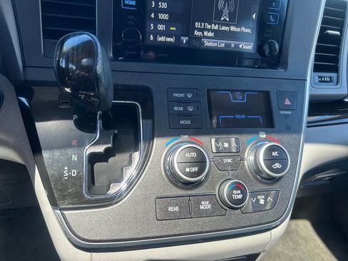 Used 2017 Toyota Sienna XLE w/ XLE Navigation Package AWD/4WD image 27