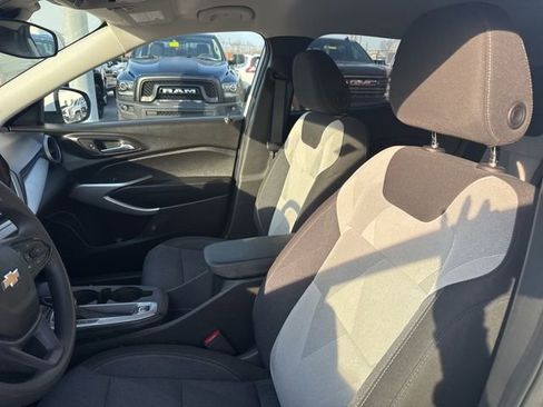 Used 2024 Chevrolet Trax LS w/ LS Convenience Package image 12