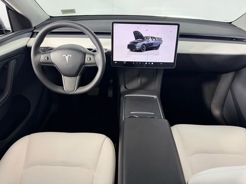 Used 2024 Tesla Model Y Long Range image 11