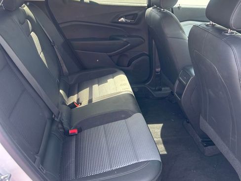 Used 2025 Chevrolet Trax LT w/ LT Convenience Package FWD image 14