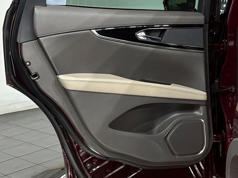 Used 2023 Lincoln Nautilus Reserve AWD/4WD image 38