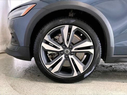 Used 2025 Volvo V60 B5 Cross Country Plus AWD/4WD image 8