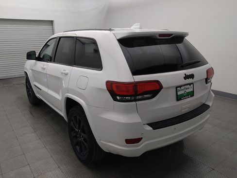 Used 2017 Jeep Grand Cherokee Altitude image 5