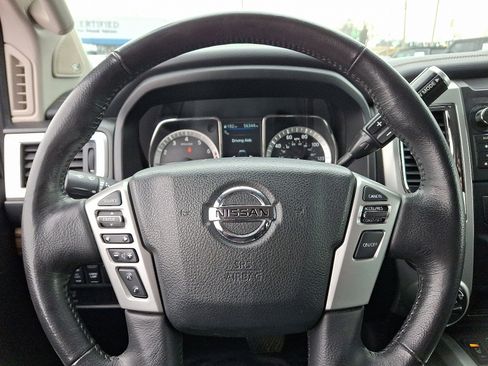 Used 2019 Nissan Titan SL image 19