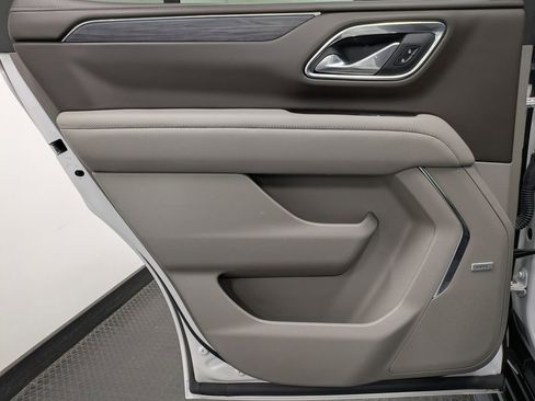 Used 2023 GMC Yukon SLT w/ SLT Premium Package image 21