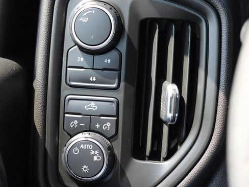 Used 2022 Chevrolet Silverado 2500 W/T image 13