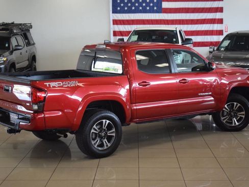 Used 2018 Toyota Tacoma TRD Sport w/ Technology Package image 30