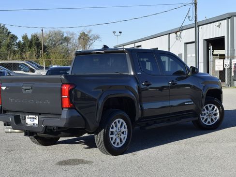 Used 2025 Toyota Tacoma SR5 image 10