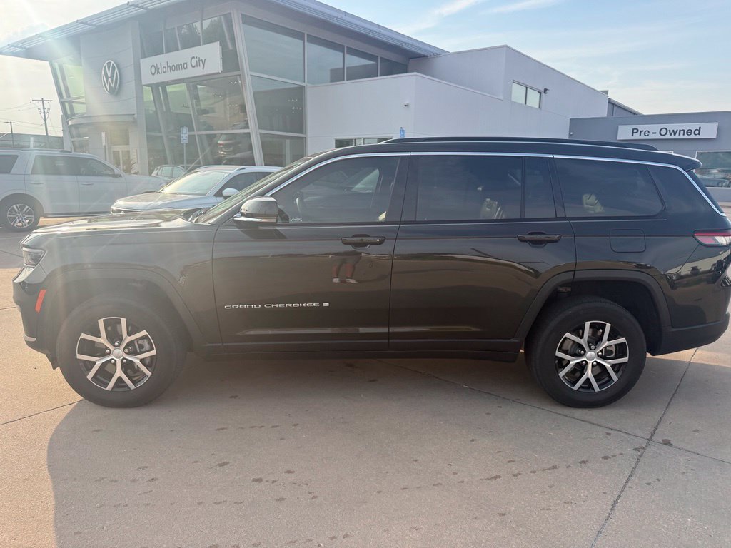 Used 2024 Jeep Grand Cherokee L Limited RWD image 2