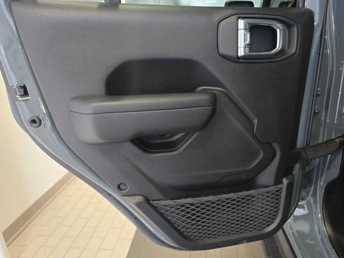 Used 2024 Jeep Wrangler Unlimited AWD/4WD image 15