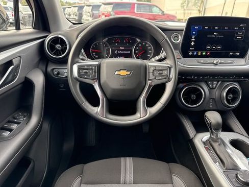 Used 2025 Chevrolet Blazer LT AWD/4WD image 13