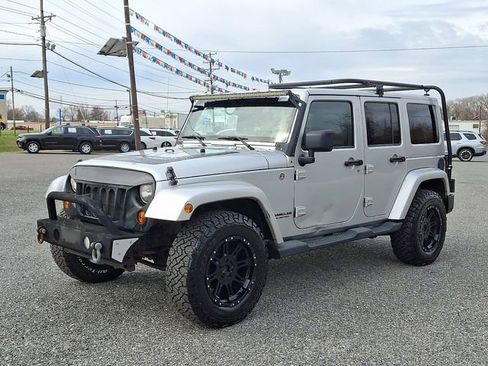 Used 2012 Jeep Wrangler Unlimited Sahara AWD/4WD image 3