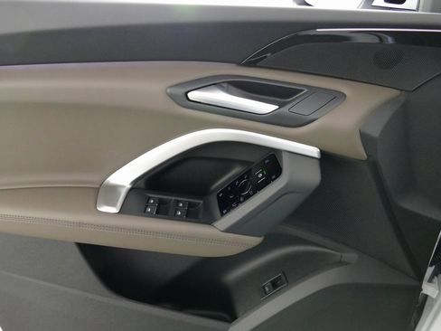 Used 2025 Audi Q5 Premium w/ Convenience Package image 10