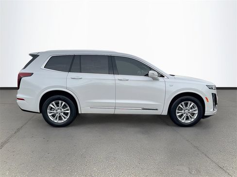 Used 2023 Cadillac XT6 Luxury image 8