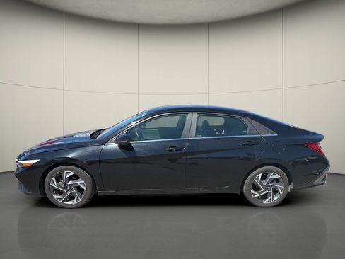 Used 2024 Hyundai Elantra Limited FWD image 4