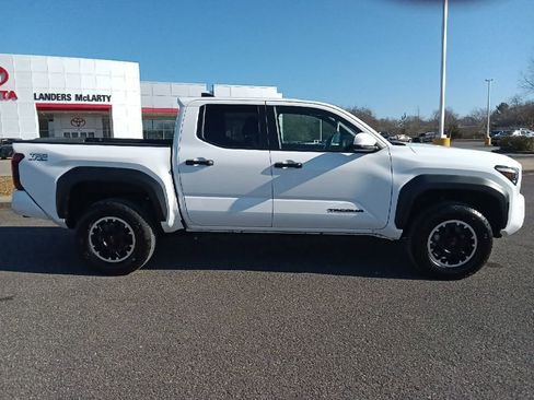 Used 2024 Toyota Tacoma TRD Off-Road image 2