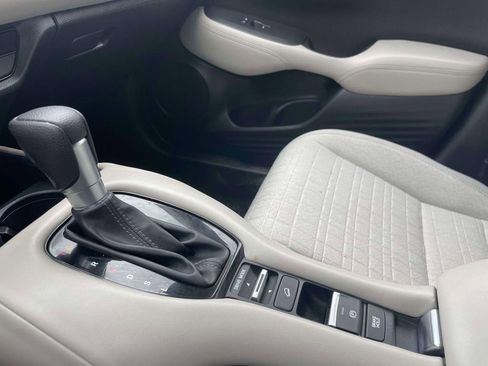 Certified 2025 Honda HR-V LX image 27