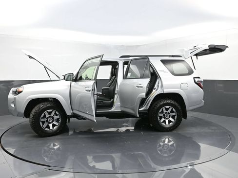 Used 2022 Toyota 4Runner TRD Off-Road Premium AWD/4WD image 34