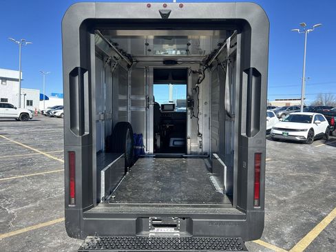 New 2025 Chevrolet Brightdrop 400 w/ Power Door Package image 16