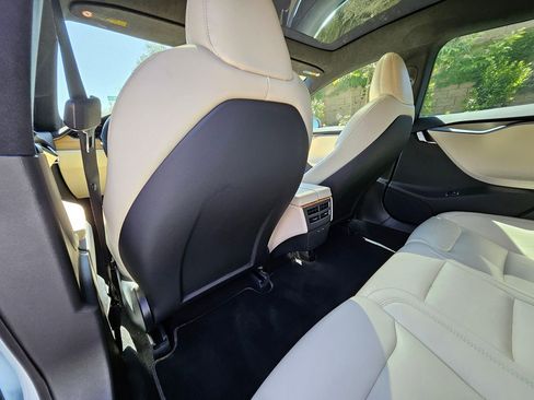 Used 2020 Tesla Model S Long Range Plus image 8