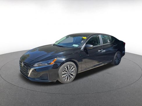Used 2025 Nissan Altima 2.5 SV FWD image 4
