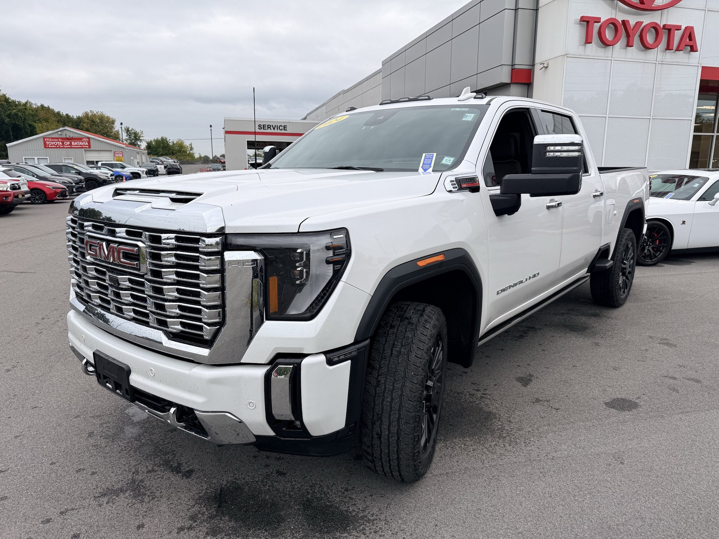 Used 2024 GMC Sierra 2500 Denali w/ Denali Reserve Package AWD/4WD image 3