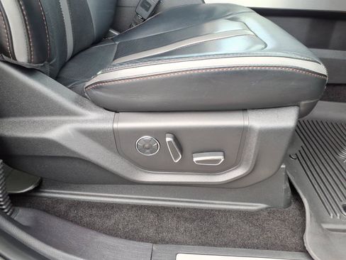 Used 2018 Ford F150 Platinum w/ Equipment Group 701A Luxury AWD/4WD image 12