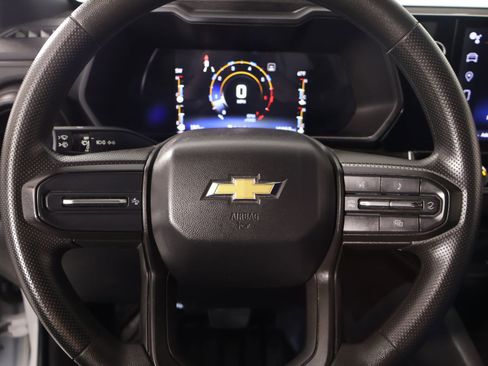 Used 2023 Chevrolet Colorado W/T image 3