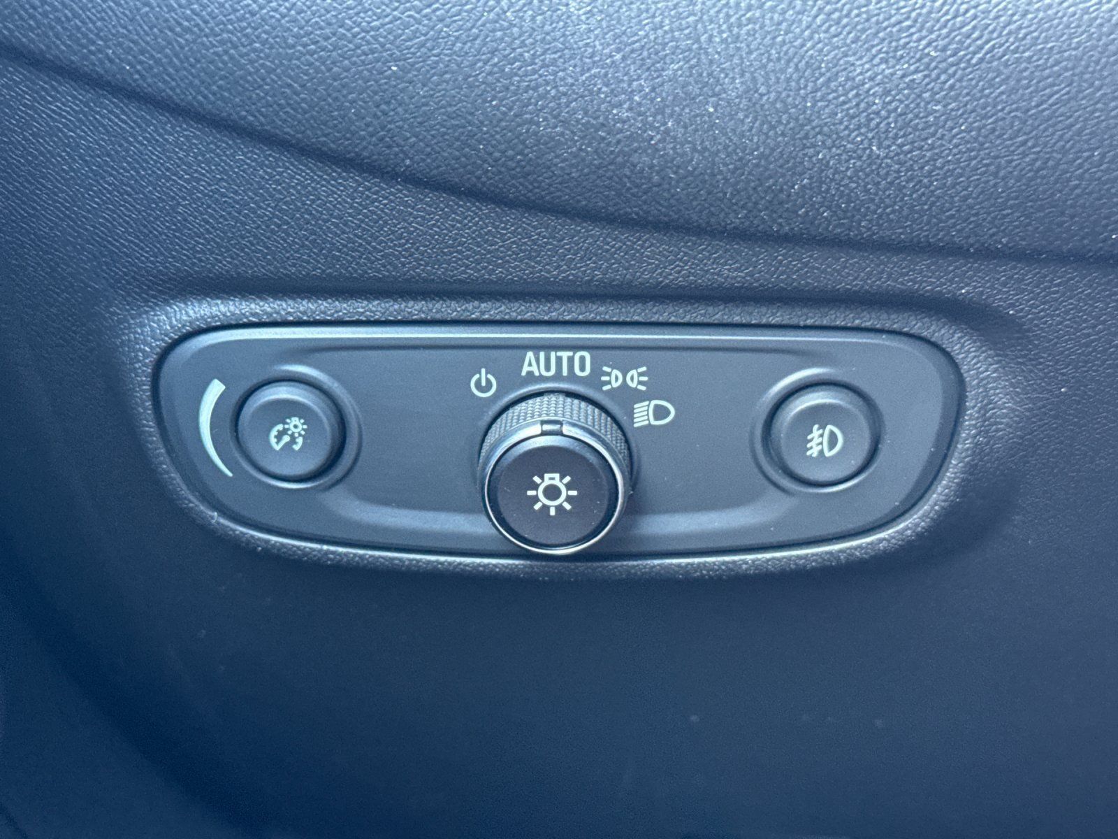 Used 2022 Chevrolet Equinox Premier AWD/4WD image 34