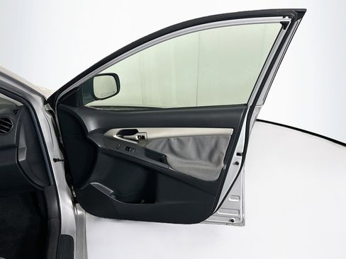 Used 2011 Toyota Matrix image 28