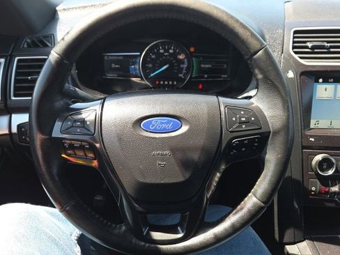 Used 2017 Ford Explorer XLT w/ Equipment Group 202A AWD/4WD image 37