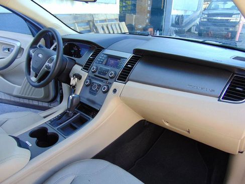 Used 2015 Ford Taurus SE image 26